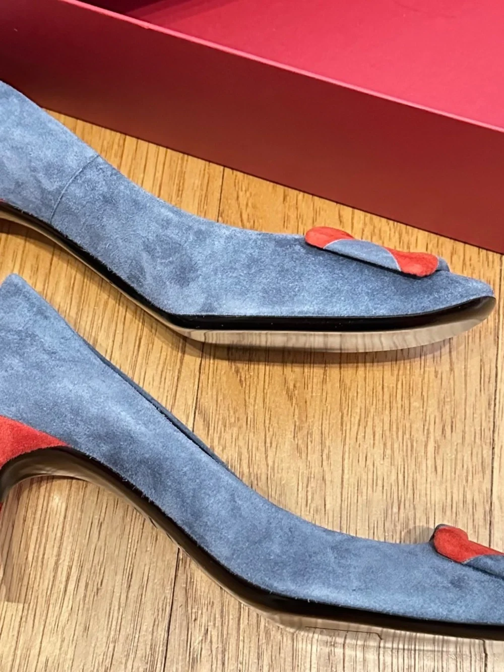 Roger Vivier , Belle de Nuit, grey & red suede, Never worn, size EU 40 orig box
